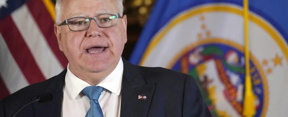 LGBTQ Rechte Tim Walz Von LGBTQ Rechten bis zur Militaerreform – wie