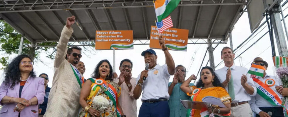 NYC Buergermeister Eric Adams begeht bei der India Day Parade einen