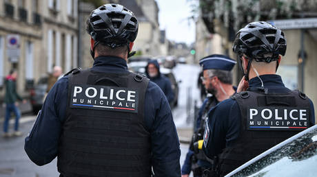 Polizist bei Explosion vor Synagoge in Frankreich verletzt — RT