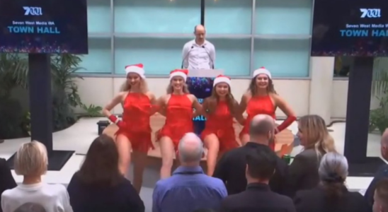 Sexy Santas Australischer TV Sender wegen „Sexy Santas Auftritt bei Mitarbeiterversammlung in.pn