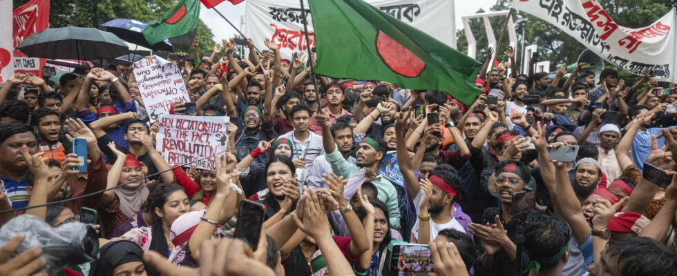 U Bahn in Bangladesch nach Schliessung durch Protest wieder im Einsatz