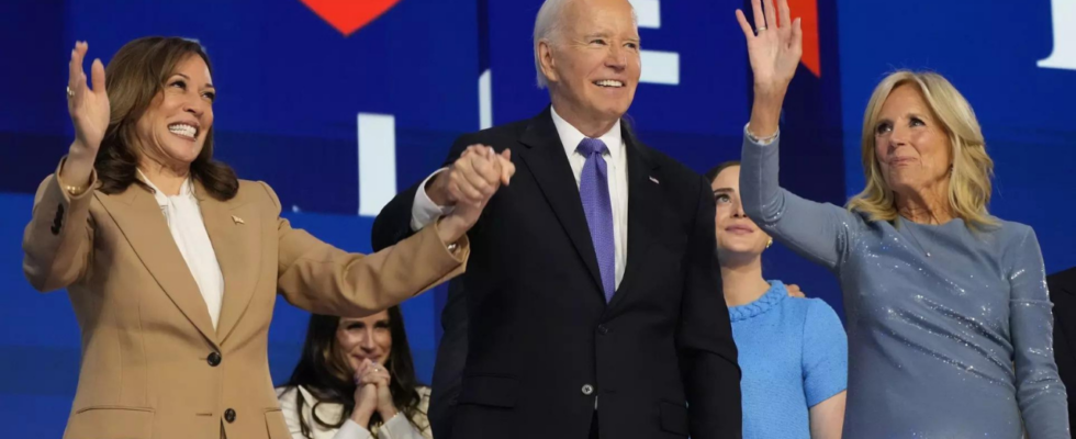 US Praesidentschaftswahlen Demokraten verabschieden sich von Biden der unter Traenen den