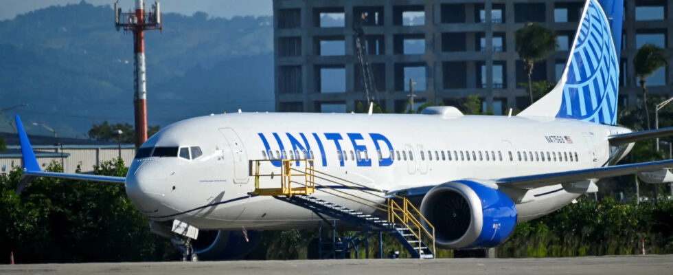 United Airlines Flug muss nach schweren Turbulenzen notlanden viele Verletzte