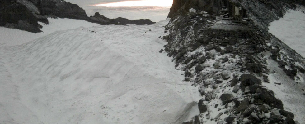 Winter im August Ungewoehnlicher Schnee und Regen ueberraschen die Westkueste