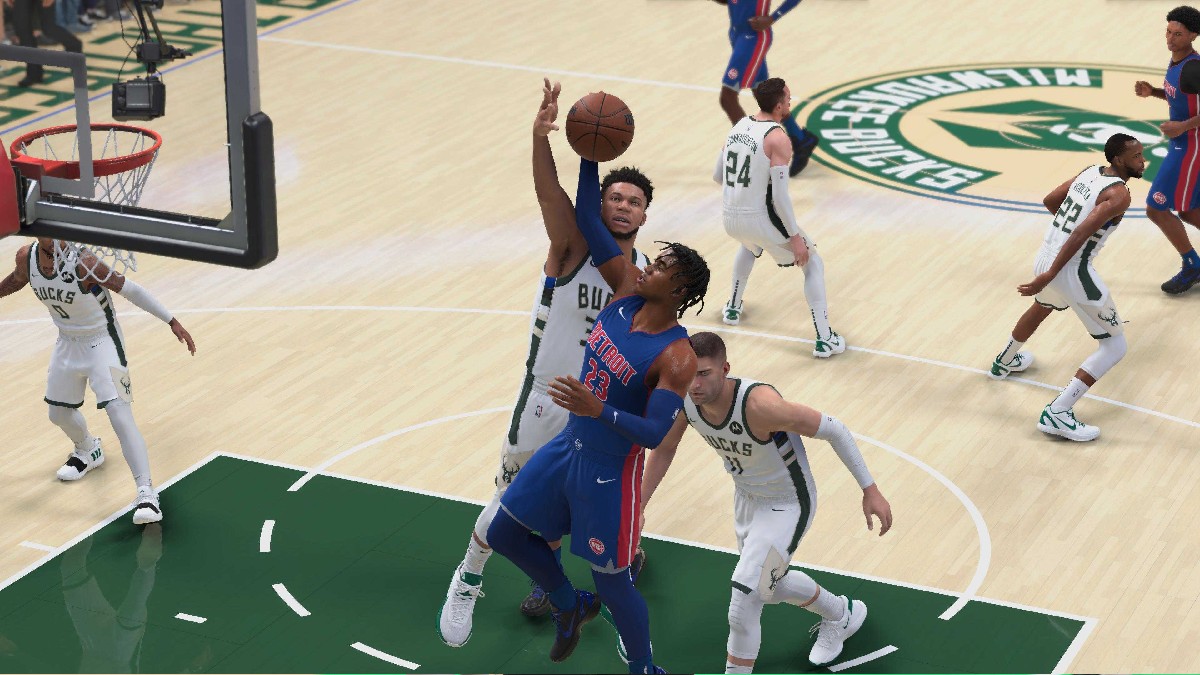 Giannis blockt einen Wurf im Milwaukee Bucks Stadium in NBA 2K25 in einer Rezension des Spiels