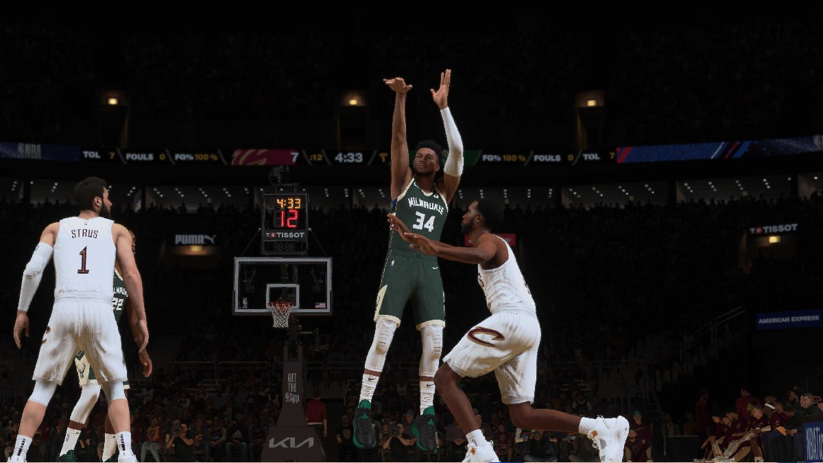 Die Milwaukee Bucks werfen einen Korb in einer Rezension von NBA 2K25