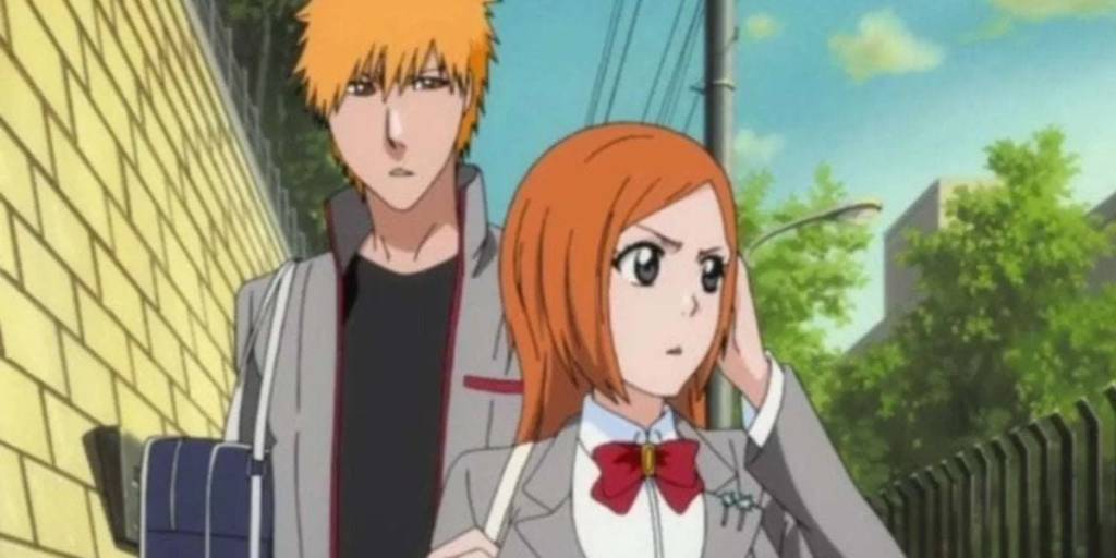 Ichigo und Orihime gehen im Rahmen eines Artikels über die 10 großartigsten Anime-Paare aller Zeiten zusammen zur Schule.