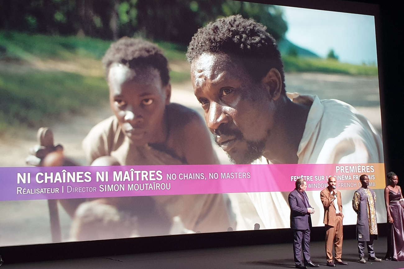 Beim Deauville Festival wurde Regisseur Simon Moutaïrou von seinen Schauspielern Ibrahima Mbaye, Anna Diakhere Thiandoum und Benoît Magimel begleitet.