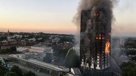 Britischer Premierminister entschuldigt sich fuer „vermeidbare Tragoedie im Grenfell Tower