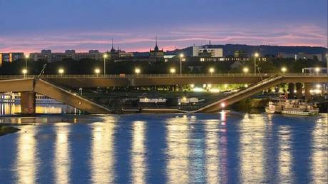 Brueckeneinsturz in Dresden fuehrt zu Verkehrsbehinderungen VIDEOS — World