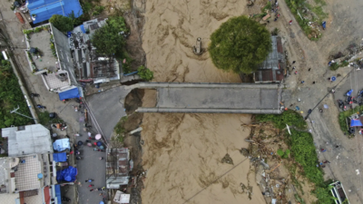 Nepal beginnt mit der Schadensbewertung da verheerende Ueberschwemmungen 200 Menschenleben