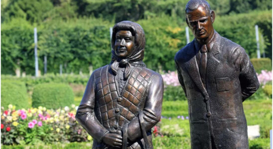 Neue Skulptur von Koenigin Elizabeth II und Prinz Philip spaltet