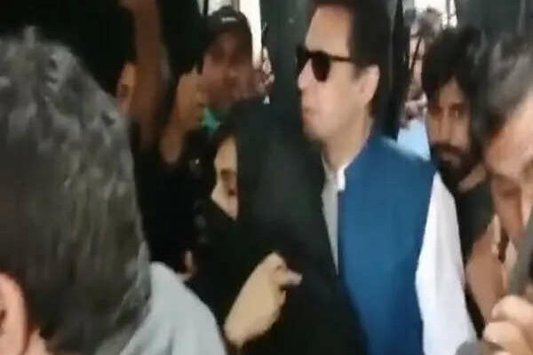 Pakistans Oberstes Gericht stoppt Urteil im Korruptionsfall Imran Khan und