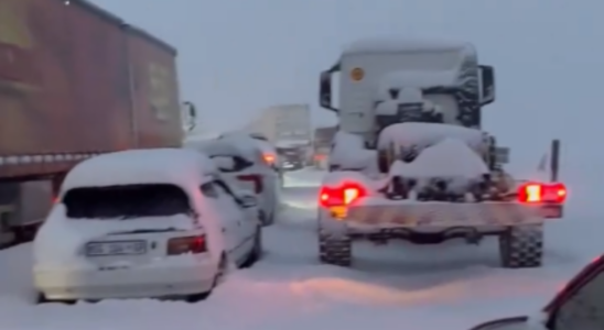 Schneefall in Suedafrika Suedafrikas Autobahn N3 nach schweren Stoerungen durch