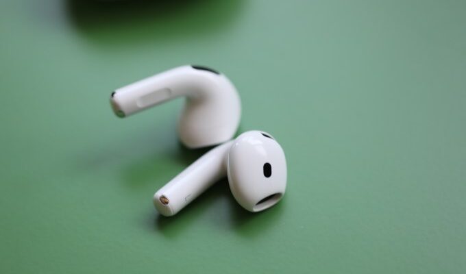 Testbericht zu Apple AirPods 4 mit aktiver Geraeuschunterdrueckung