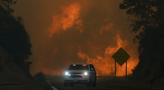 Waldbrand Wuetender Waldbrand zwingt zu Evakuierungen im US amerikanischen San Bernardino