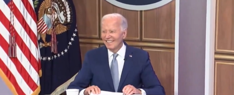 „Schmerzhaft anzusehen Biden laesst Reporter inmitten einer Fragenflut haengen Trumps