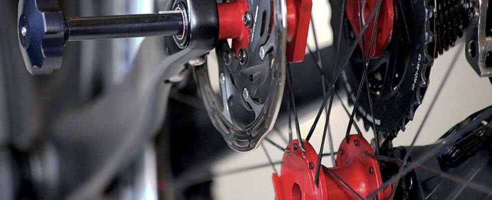 Changing the rear wheel of your bike has never been