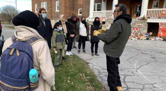 Muslim youth learn about Six Nations culture