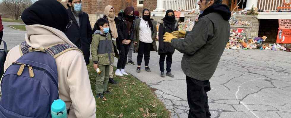 Muslim youth learn about Six Nations culture