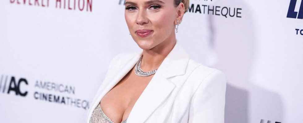 Scarlett Johansson has found the perfect look for the holidays