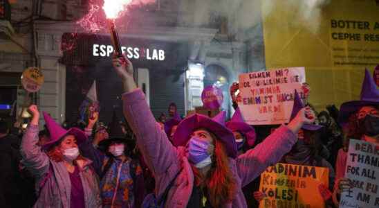 feminist demonstration in Istanbul to fight against violence