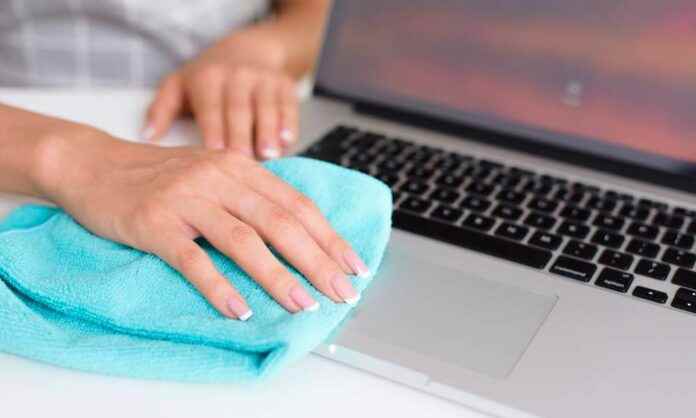 how to clean laptop screen