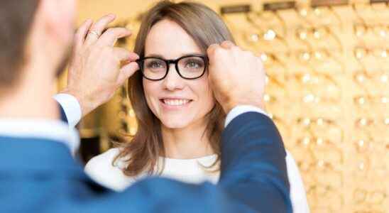 Become an optician training opportunities salary