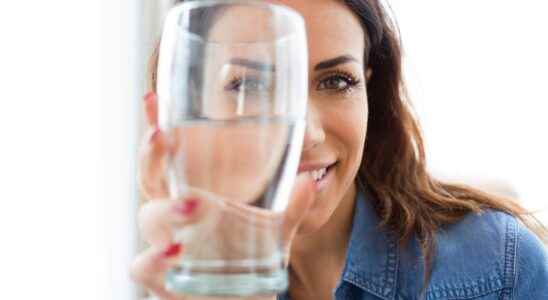 Drinking water while eating good or bad idea