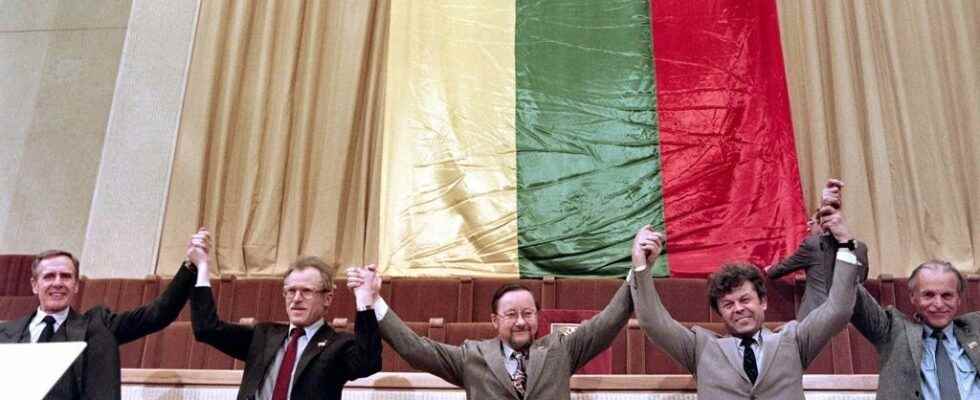 Fall of the USSR on March 11 1990 Lithuania declares