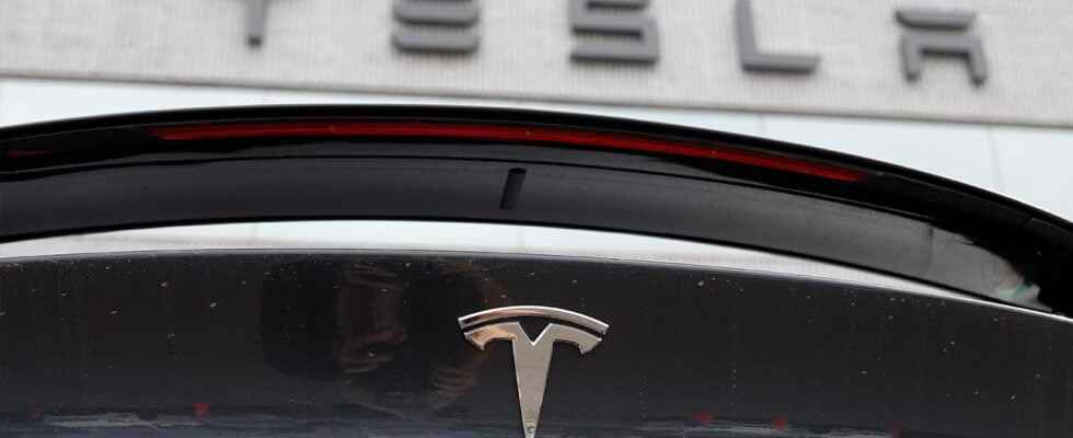 G7 company suspends Tesla taxis after fatal accident in Paris