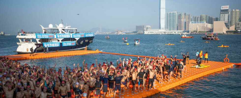 Hong Kong returns to traditional port swimming after two years