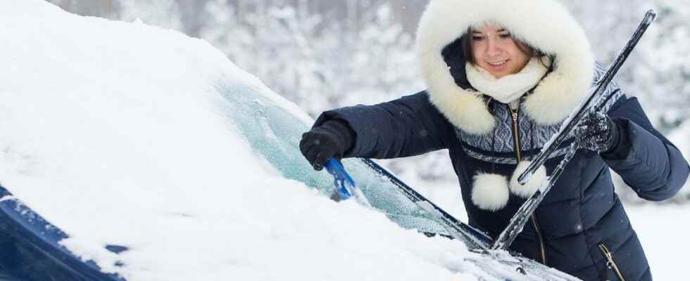 How to defrost your windshield