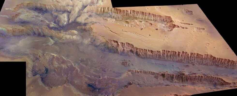 Mars large quantities of water discovered under the largest canyon