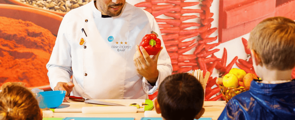 Olivier Chaput teaches schoolchildren to eat well