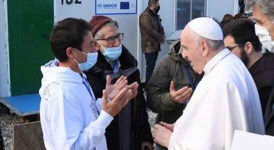 Popes message of support to immigrants in Lesvos Lets not