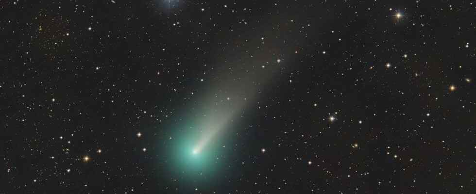 The Christmas comet puts on a show after a burst