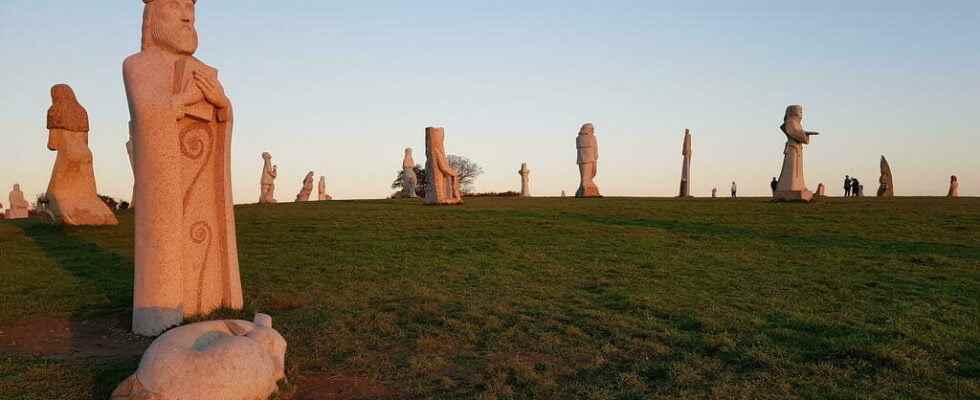 The granite giants of the Vallee des Saints a site