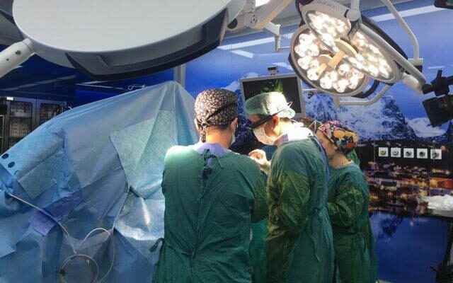 They watched the live pacemaker surgery course without taking their