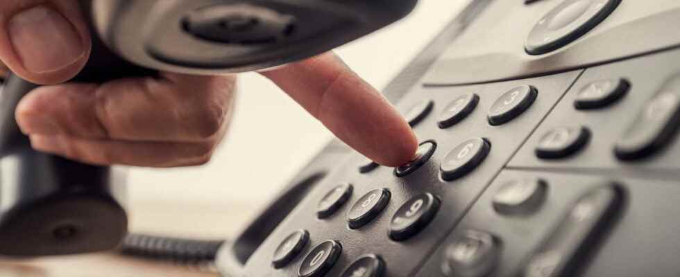 To change operator while keeping your landline or mobile phone