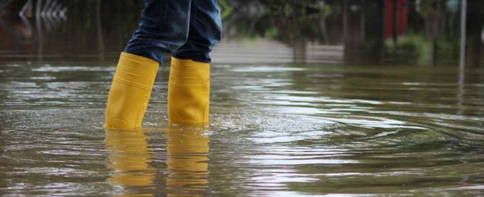 What are the causes of flooding