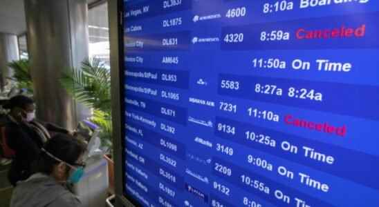 more than 2000 flights canceled worldwide on Christmas Eve