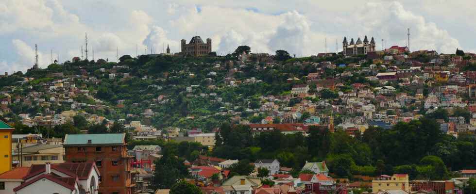 the cable car a wart for the sacred hill deplore