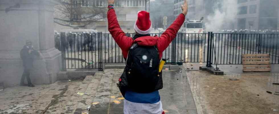 Clashes in Brussels between the police and demonstrators opposed to