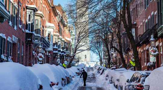 Cyclone bomb in the United States an extreme phenomenon and