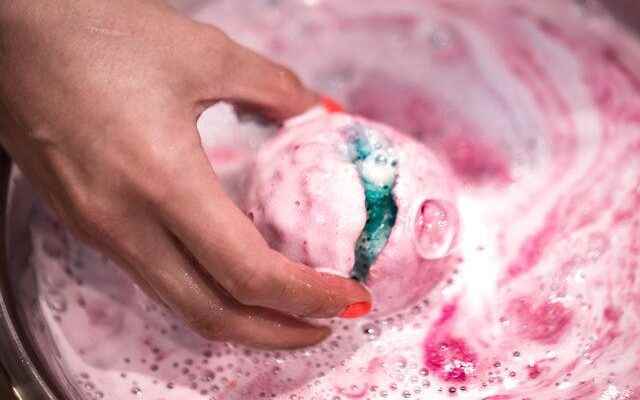 Experts warn bath bombs can damage genitals