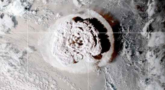 Explosive eruption in the Tonga Islands and tsunami what happened