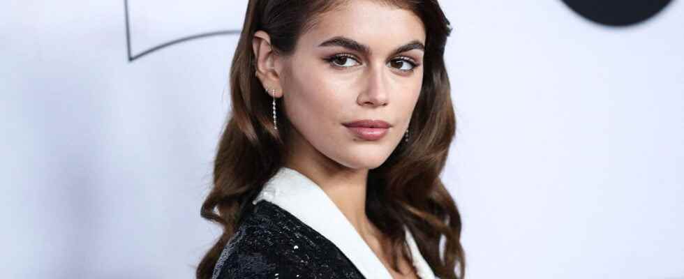 Kaia Gerber looks like her mom Cindy Crawford