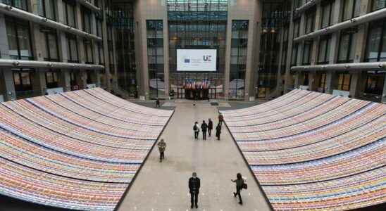 LEtoffe de lEurope the artistic scenography of the French presidency