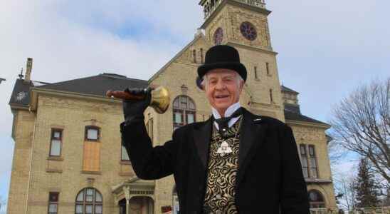 Petrolias Les Whiting wins competition for Ontario town criers